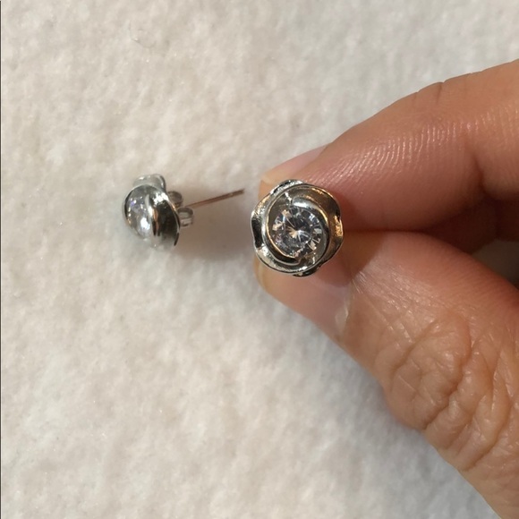 Flower Floral CZ Silver Stud Earrings Women Small Modern Minimalist Work Casual - Picture 2 of 6